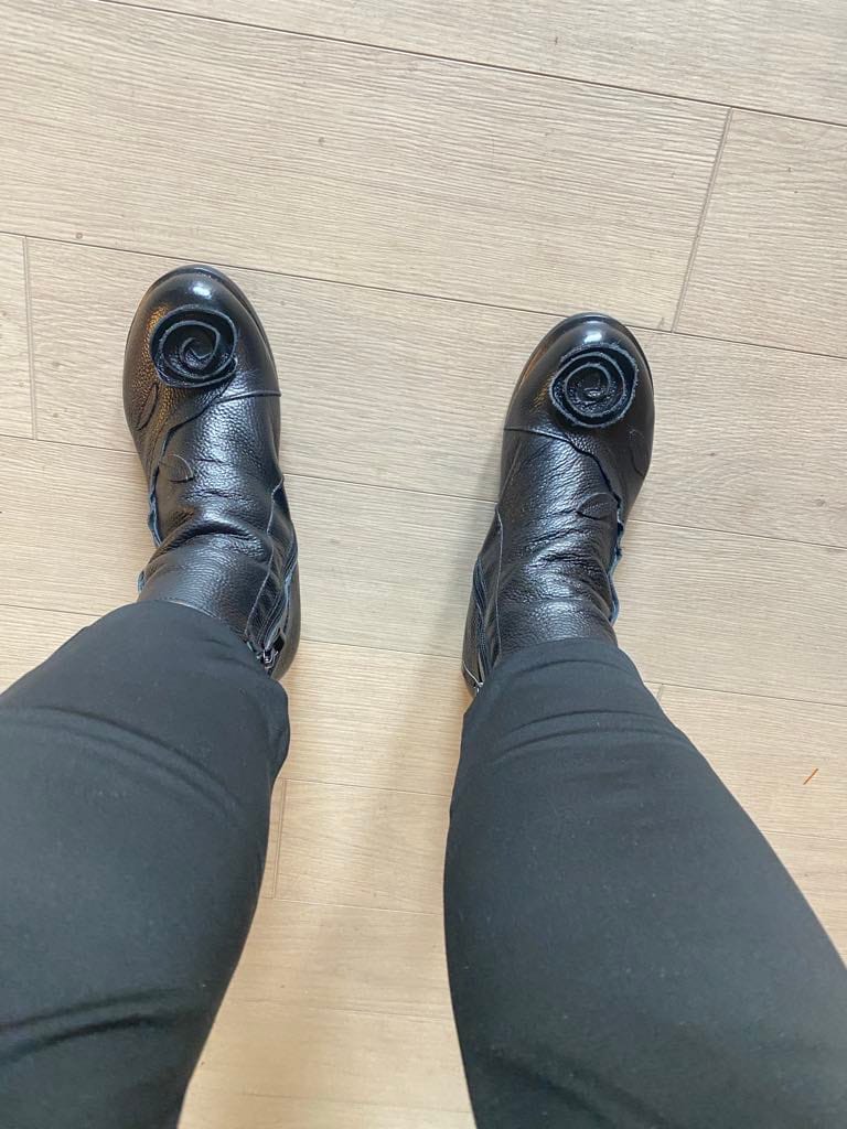 Customer photo review of Women Retro Flower Leather Solid Mid-Heel Boots