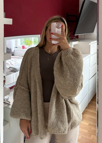 Customer photo review of Tammy Strickjacke - Taupe