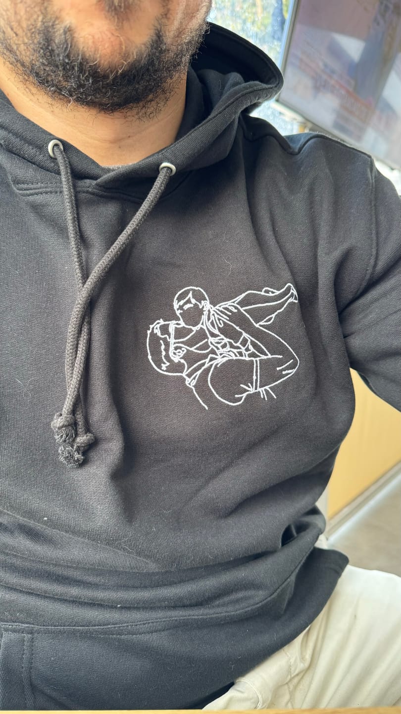 Customer photo review of Hoodie Retrato Line Art Personalizável