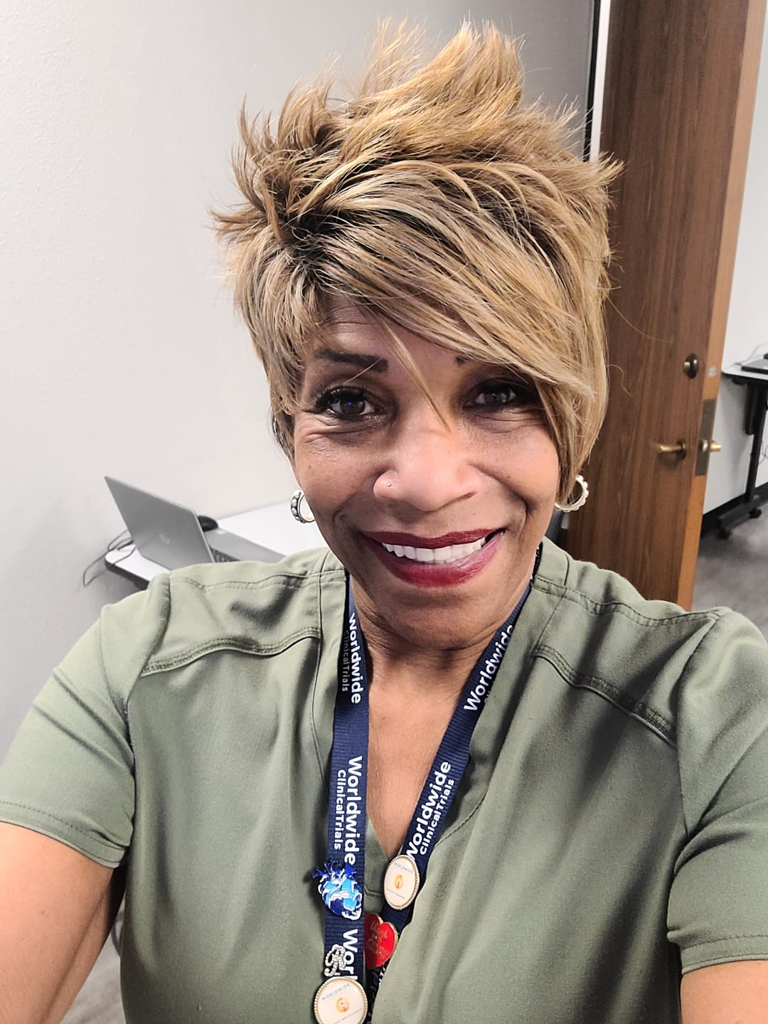 Customer photo review of Vanessa Fashion Wigs Synthetic Full Wig - KOZY