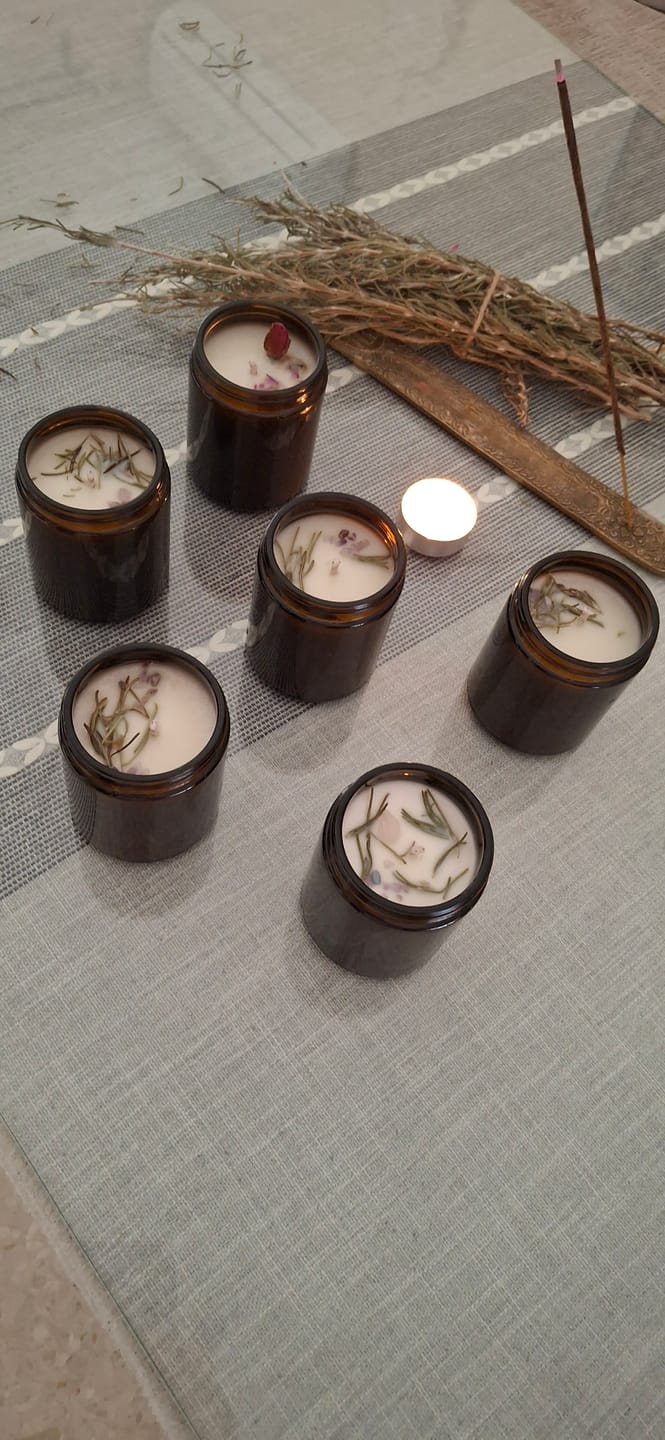Customer photo review of Tarro ámbar con tapa negra de 180 ml