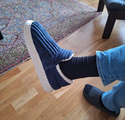 Customer photo review of HappyFlops Cozy