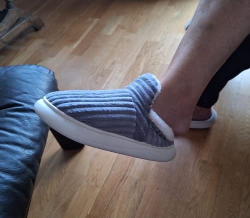 Customer photo review of HappyFlops Cozy