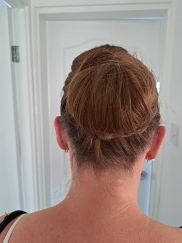 Customer photo review of Stranded Super Easy Clip-in Mum Bun #5 Caramel Cosmos