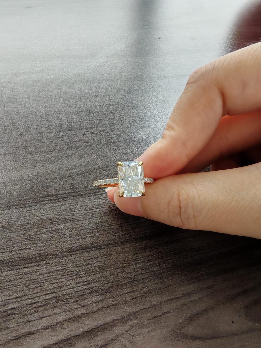 Customer photo review of S925 Rodiffy Moissanite 2.0 Ct~4.0 Ct Radiant Cut Yellow Gold/White Gold Engagement Ring For Women