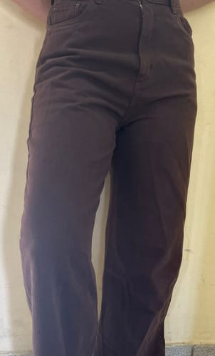 Cecilia O. review of Calça Jeans Wide Leg Buriti Marrom Escuro image 1 out of 1