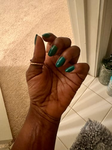 Customer photo review of Pine Needle Oval Nails - Press On Nails