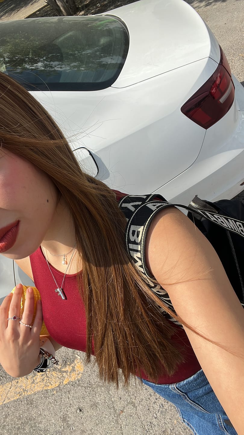 Customer photo review of Collar Plateado Liso Inicial Balloon