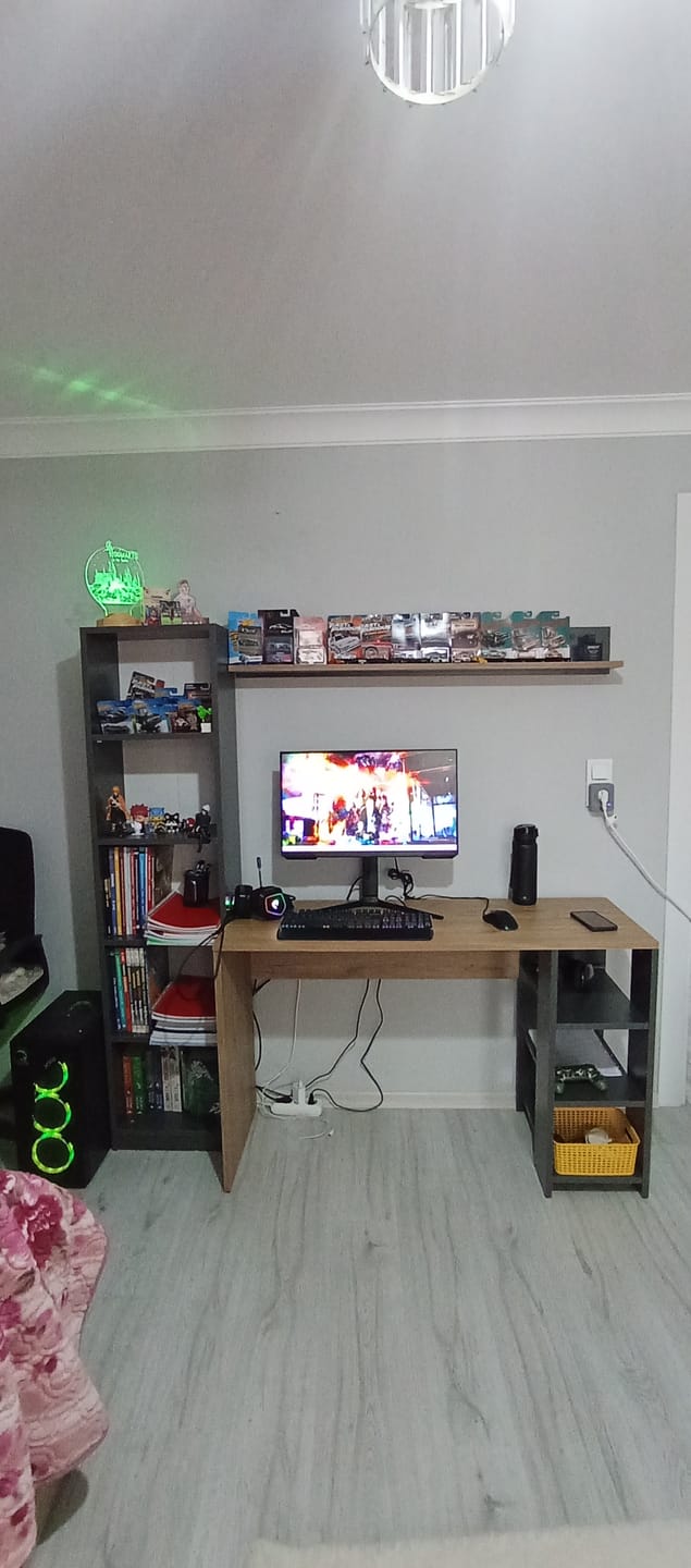 Customer photo review of Rani HA125 Kitaplıklı Raflı Çalışma Ofis Bilgisayar Masası Antrasit - Sepet Ceviz
