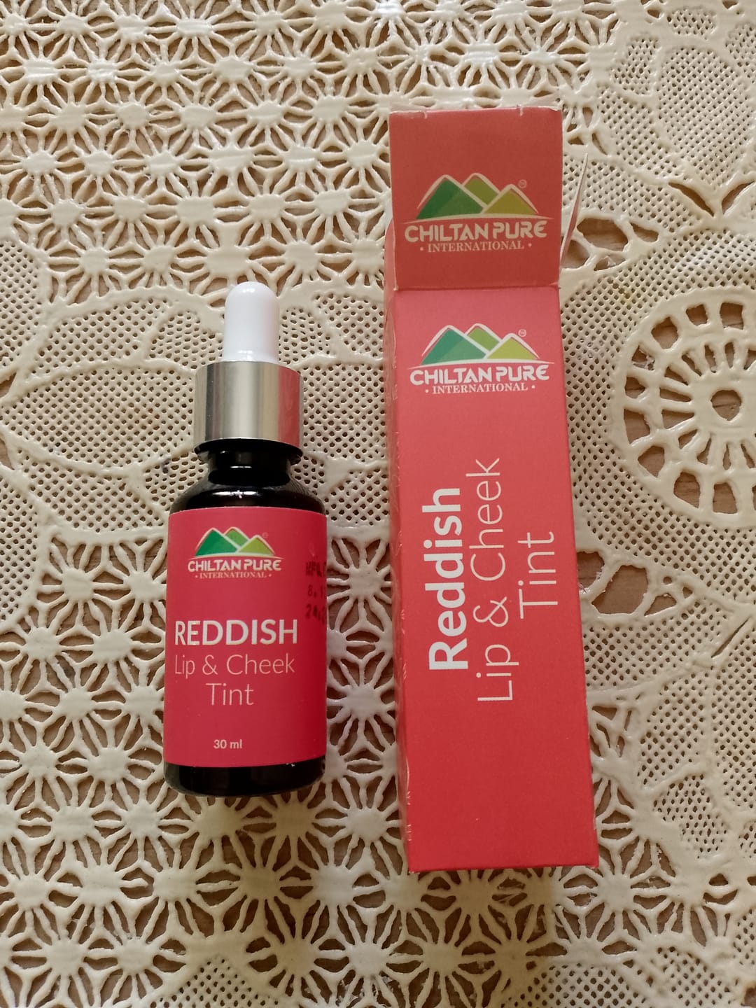 Customer photo review of Reddish Lips & Cheek Tint – Pure Organic Liquid stain for lips, cheeks & eyelids – Give face fresh look Moisturize lips- 100% Organic Lip Stain
