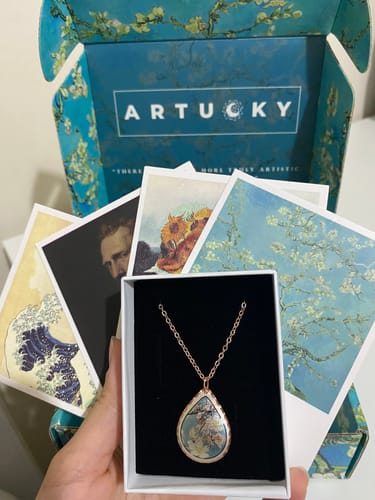 Customer photo review of Van Gogh Almond Blossom Tablo Tasarım Kolye