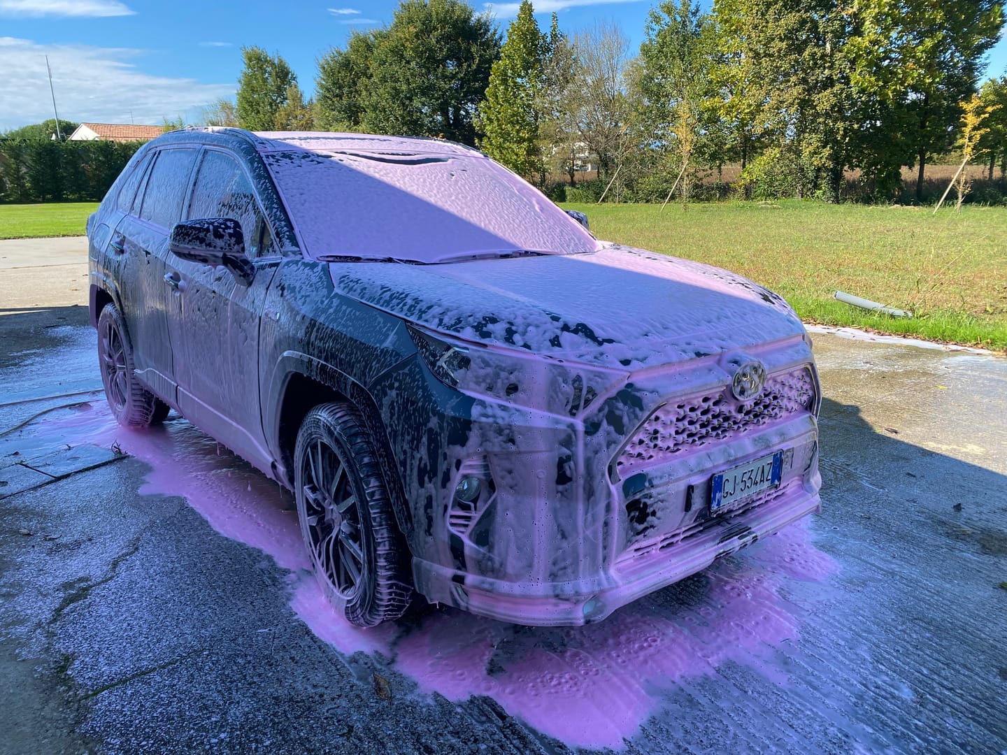 Customer photo review of S2 FOAMY COLOR by INNOVACAR: pH-neutral car shampoo with colored foam and pink lather