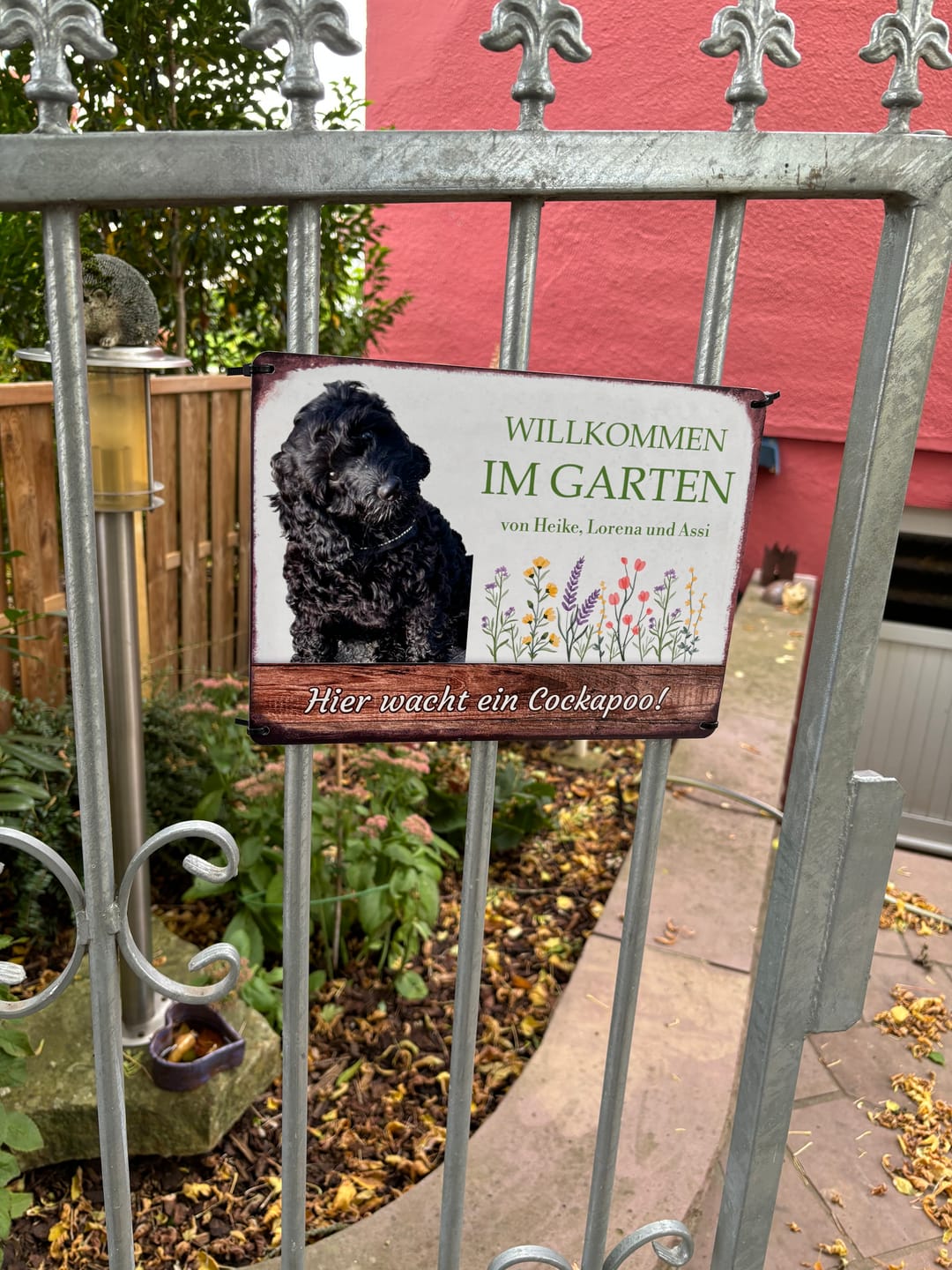 Customer photo review of Hunde Garten-Schild personalisiert mit Foto & Text (UV- und wetterfest)