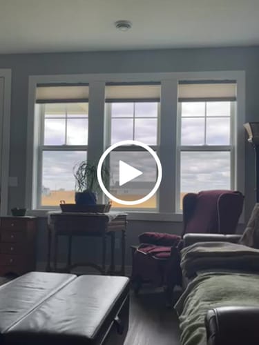 Customer video review of SmartWings Motorized Light Filtering Cellular Shades Hazel