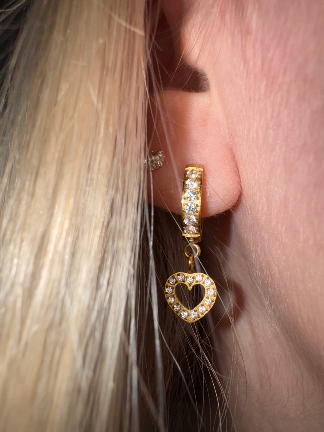Customer photo review of Love Heart Ohrringe | 18K vergoldet