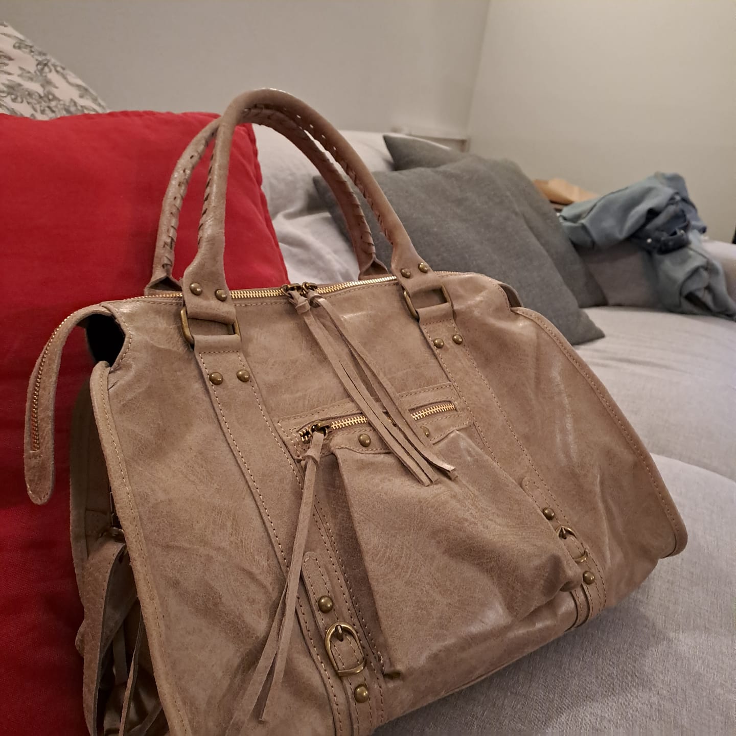Customer photo review of It girl bag taupe