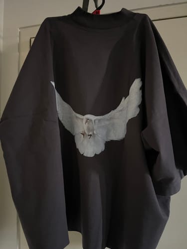 Customer photo review of Dove No Seam Tee - Yeezy Gap Engineered By Balenciaga - 3 Colors Available