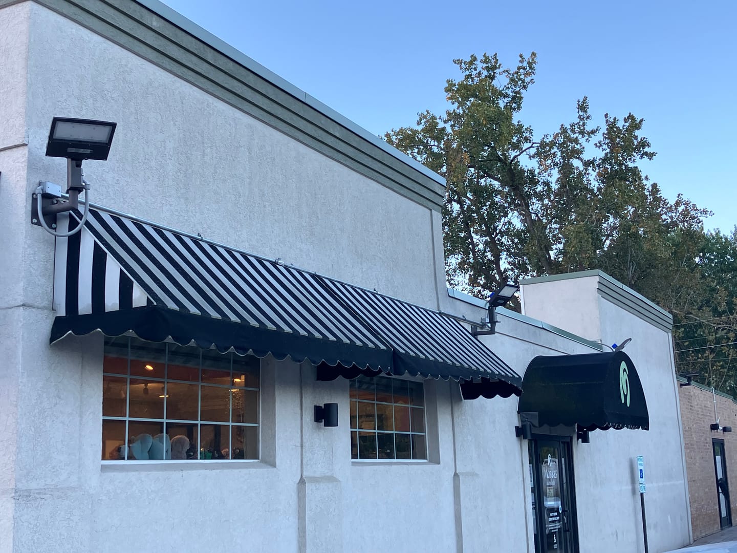 Customer photo review of 150W LED Pole Light with Dusk to Dawn Photocell, 5700K, 21000LM, Universal Mount (Adjustable Slip Fitter + Wall Mount), Bronze, AC120-277V,  Waterproof IP65, Parking Lot Lights, Outdoor Area Street Security Lighting Fixture
