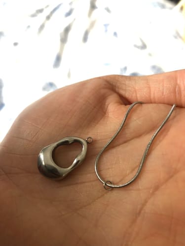 Customer photo review of Hollow Abstract Pendant Necklace