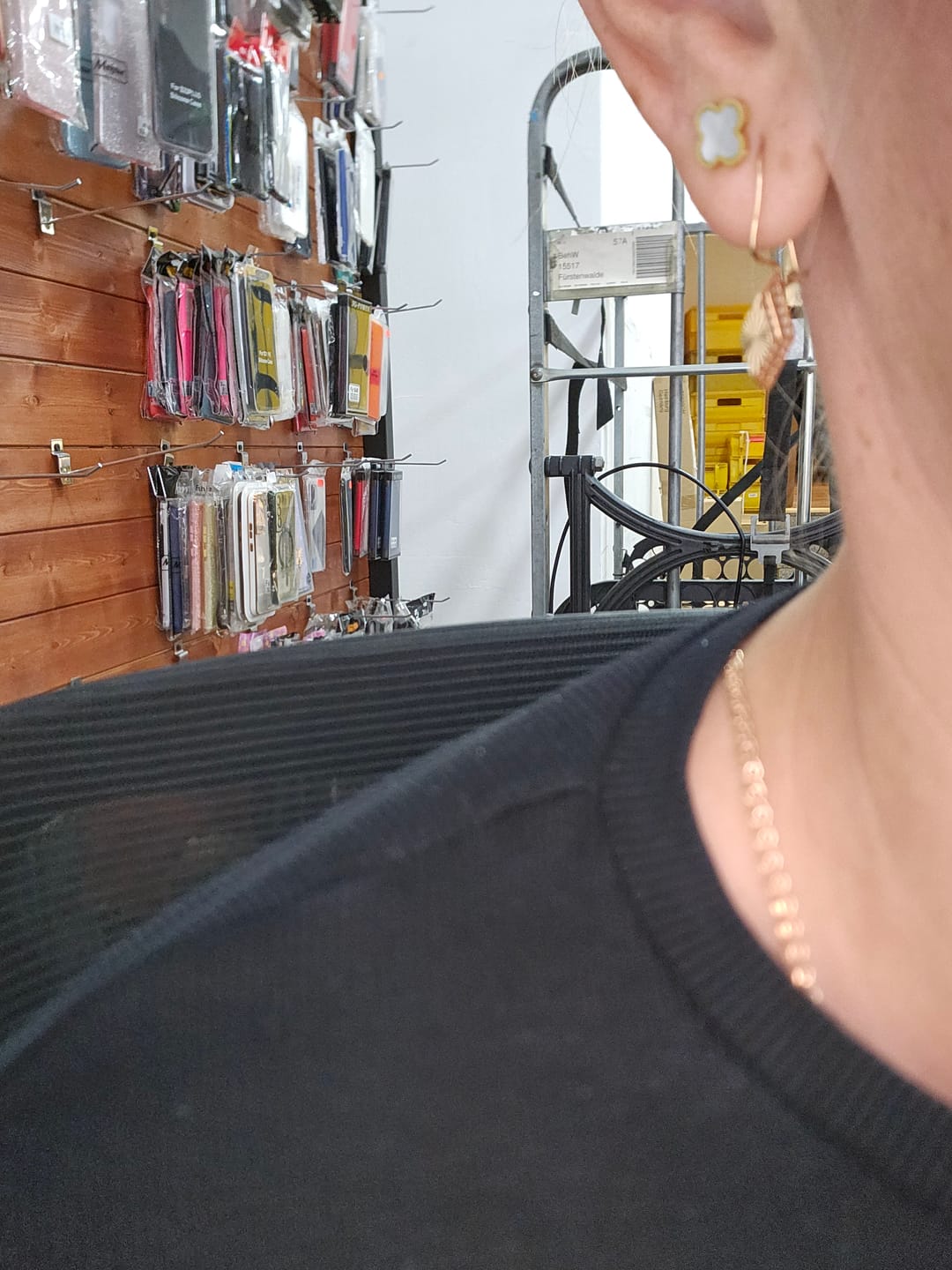 Customer photo review of Clover Perlmutt Ohrstecker | 18K vergoldet