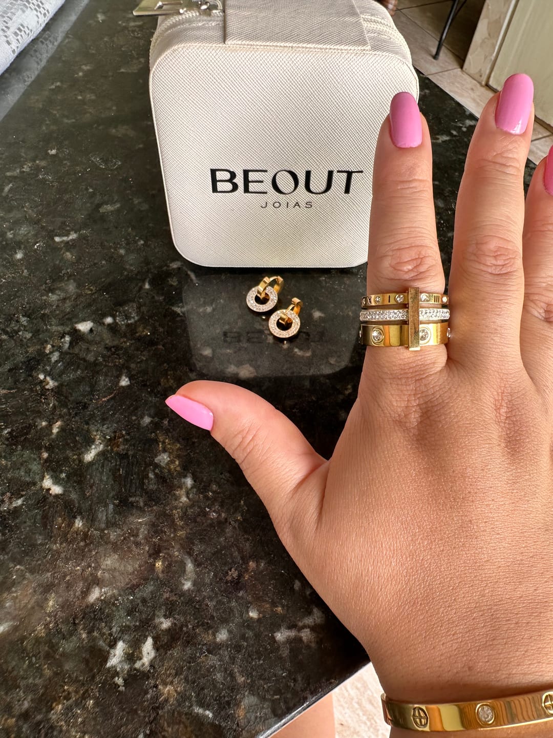 Customer photo review of Bracelete Pedras de Glamour Banhado em Ouro 18k