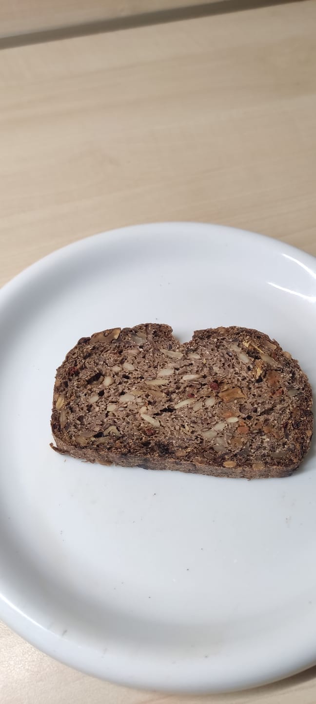 Customer photo review of Vegane Bio Backmischung mit Gemüse, die proteinreiche, lower-carb* Brot-Alternative