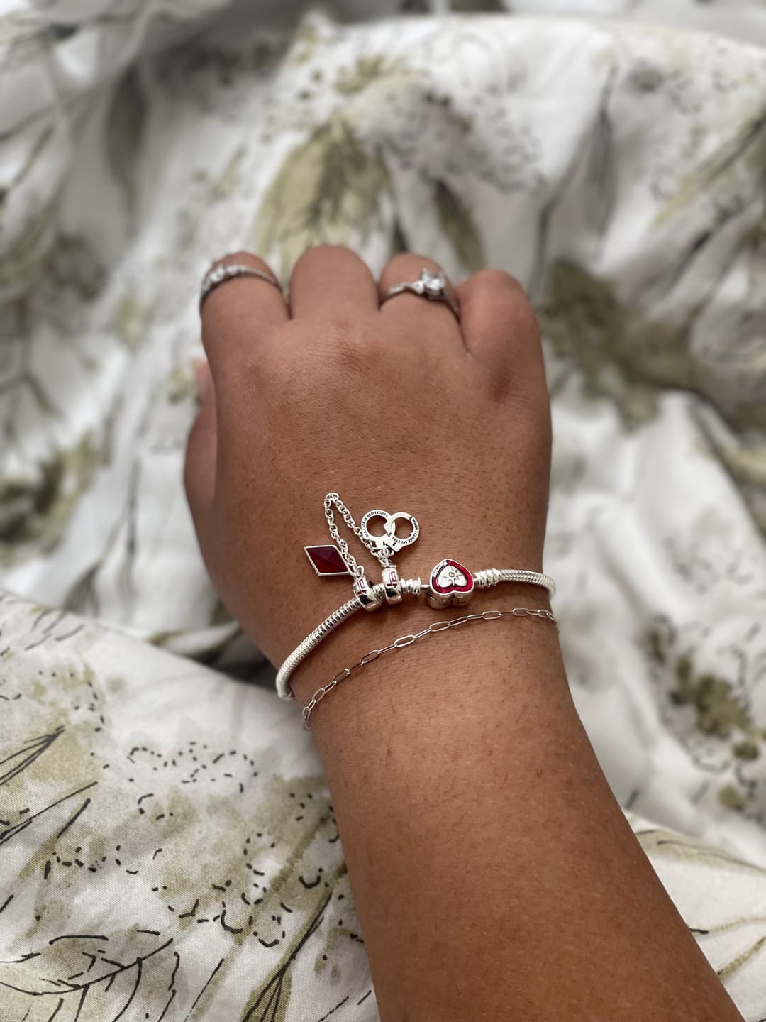 Customer photo review of PROJECT SKZ! heart clasp bracelet