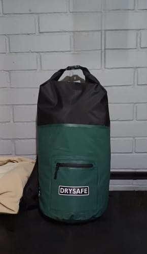 Customer photo review of Mochila Outdoor MAWUN 30 Lts 100% Impermeable DRYSAFE  Verde Petroleo