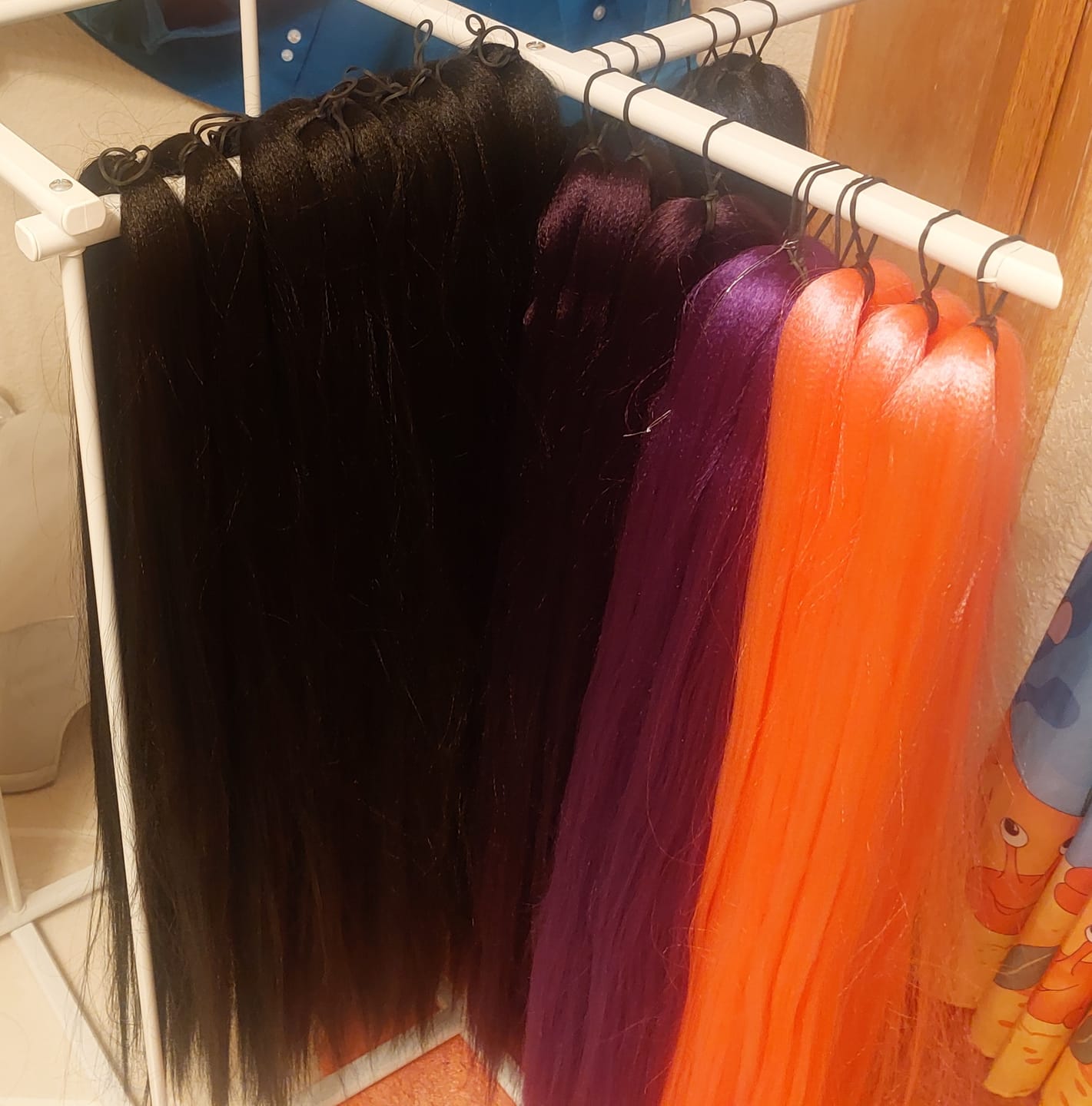 Customer photo review of Outre Xpression Synthetic 3X ULTRA BRAID - 52"