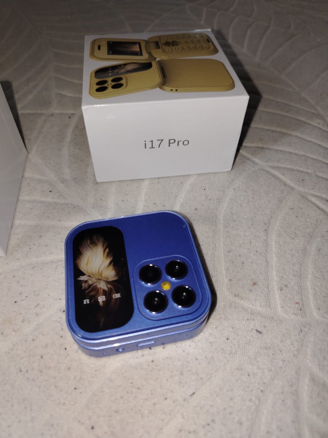 Customer photo review of i17 PRO - Mini Telefono cellulare pieghevole, Fotocamera HD, Messaggi, Internet, Radio Fm, Dual Sim, Torcia, Pieghevole