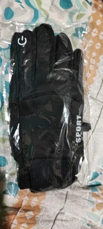Customer photo review of Ultimate Winter Gloves