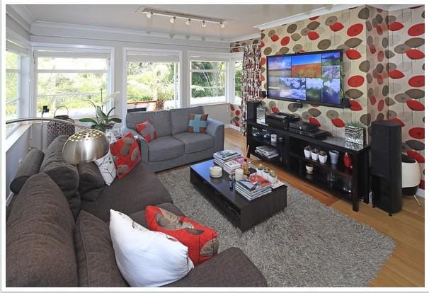 Customer photo review of Dandelion Clocks Wallpaper - 6 x Colours