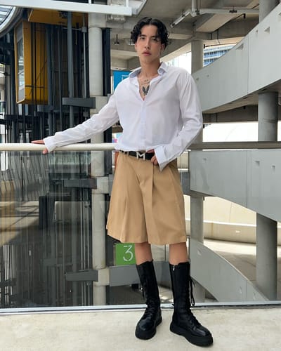 Customer photo review of Mens Solid Pleated Mid Length Casual Shorts SKUK17986