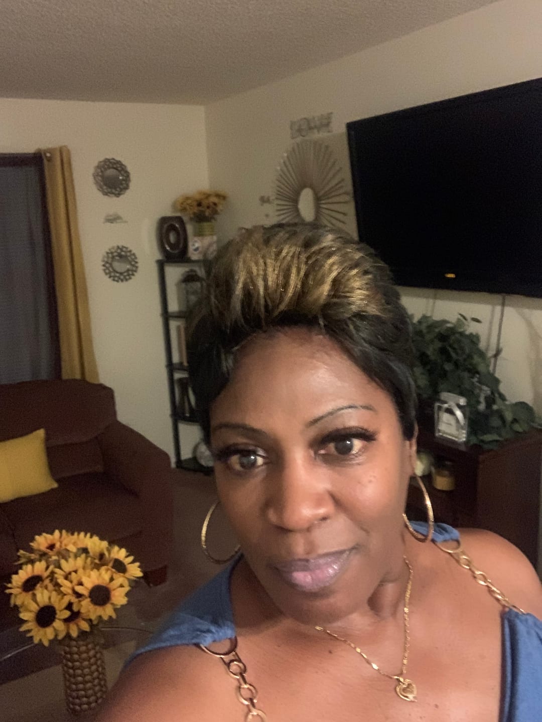 Customer photo review of Vanessa Synthetic Fashion Wig - ELPASO