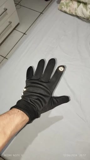 Customer photo review of Ultimate Winter Gloves