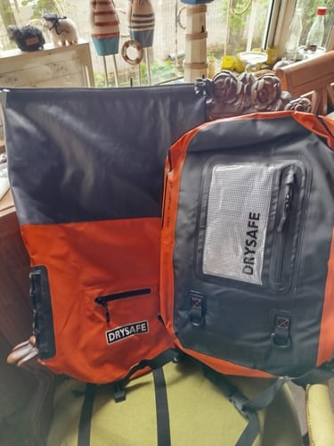 Customer photo review of Mochila Outdoor PUKEM 20 Lts c/porta notebook DRYSAFE  Naranjo