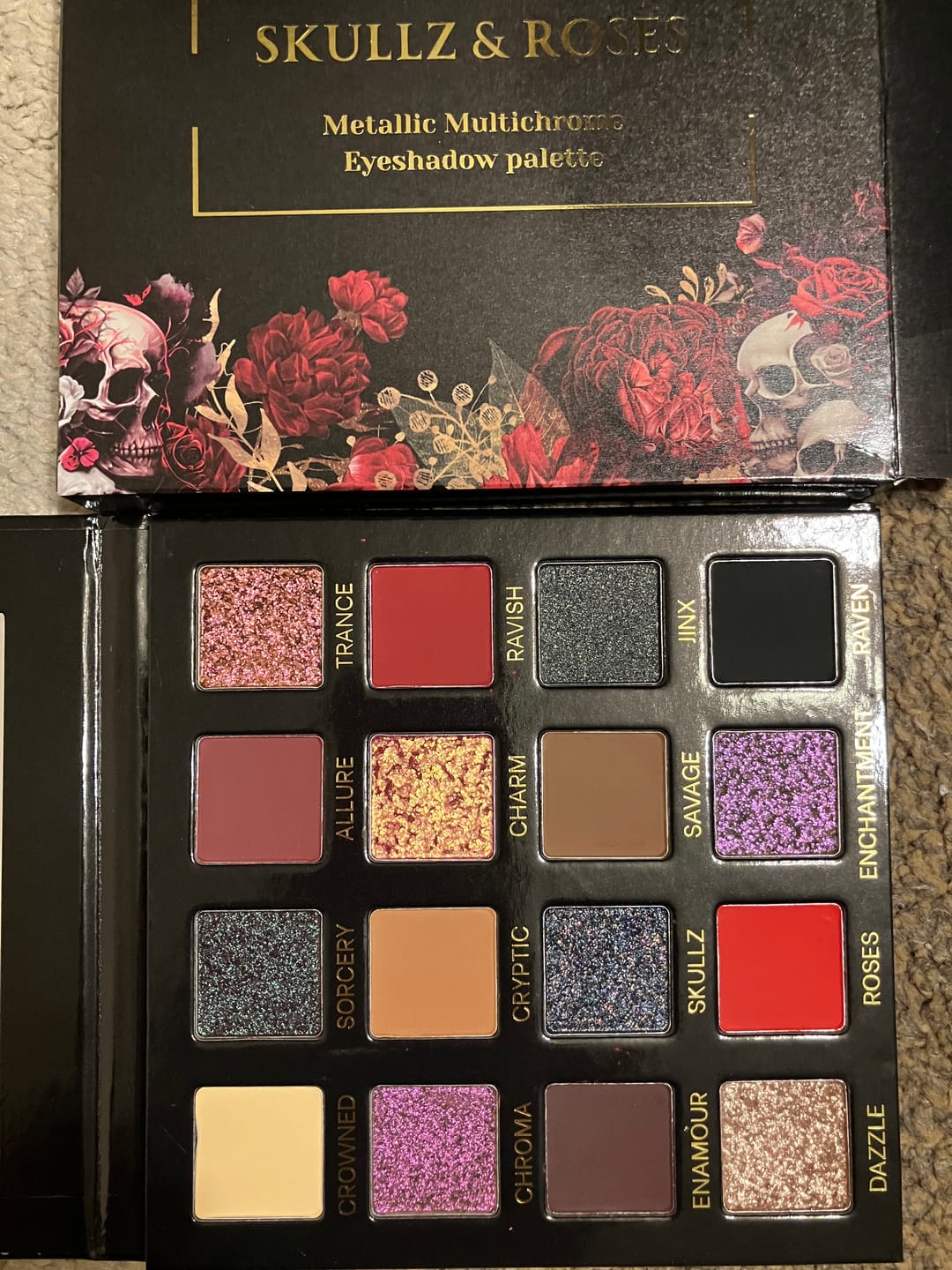Customer photo review of Skullz & Roses Metallic Multichrome Eyeshadow Palette ( PRE ORDER 4-6 WEEKS )