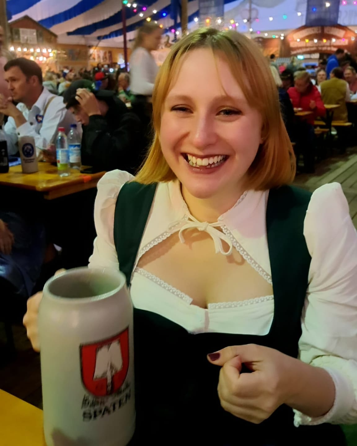Customer photo review of Damen Grün Reißverschluss Vorne Dirndl