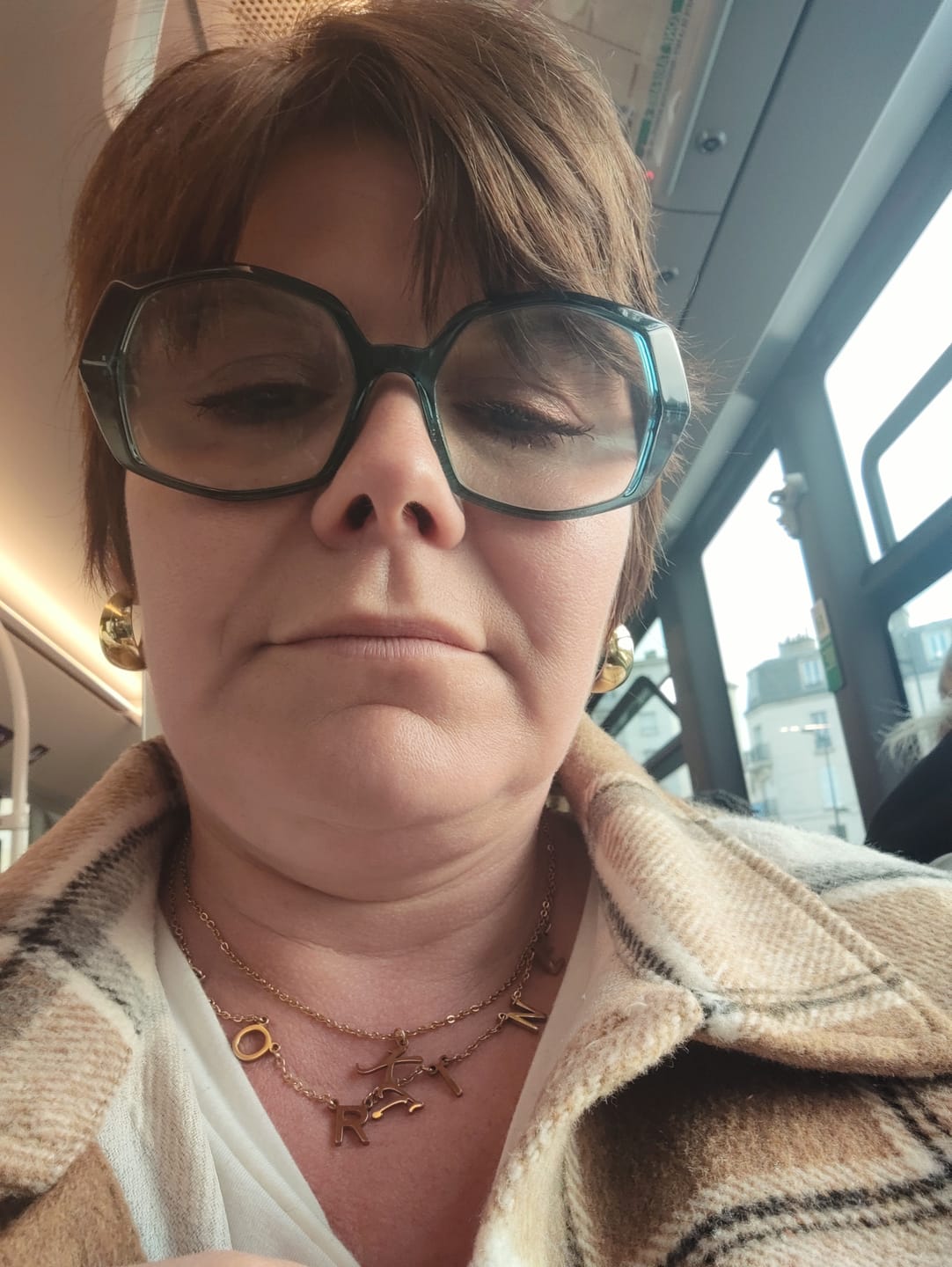 Customer photo review of Collier Choker Initiales Lettres Suspendues