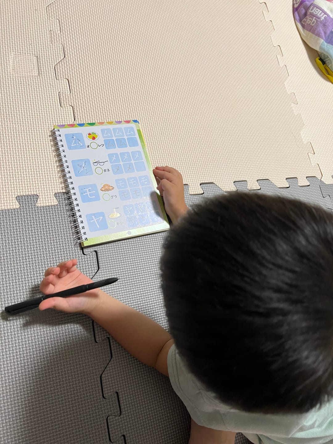 Customer photo review of 文字が消える!?まほうのドリル （アルファベット・ローマ字 / 小学英語 ３年生）