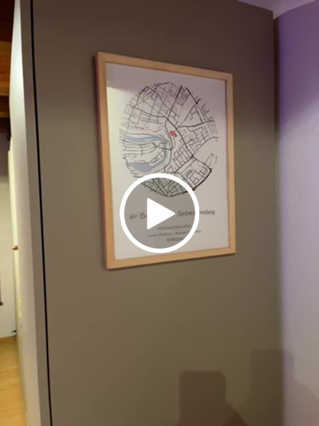 Customer video review of Là où tout a commencé - Affiche personnalisée