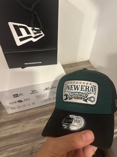 Customer photo review of 9FORTY E-Frame Trucker New Era Patch Dark Green Snapback