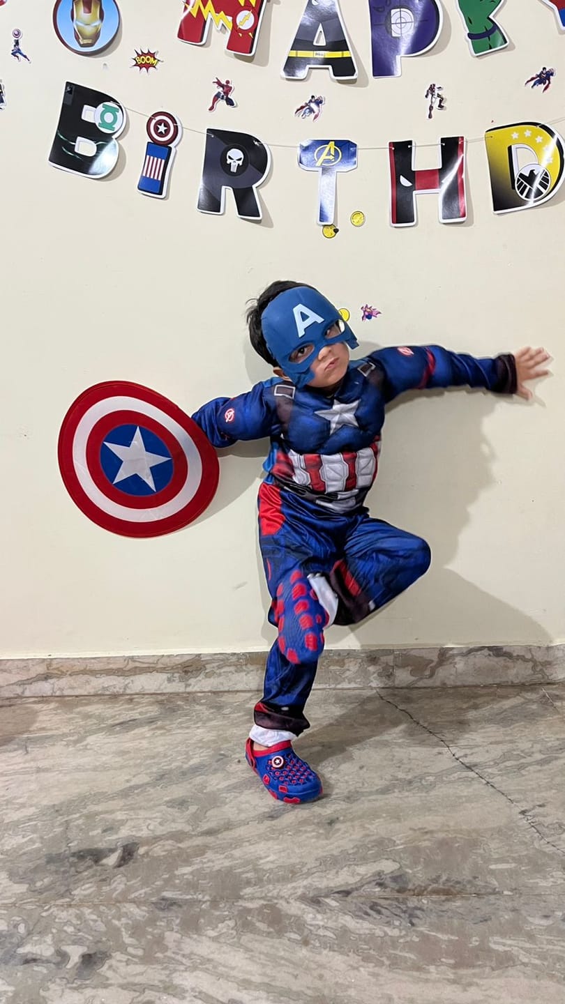 Customer photo review of Fancydresswale Captain America dress for boys