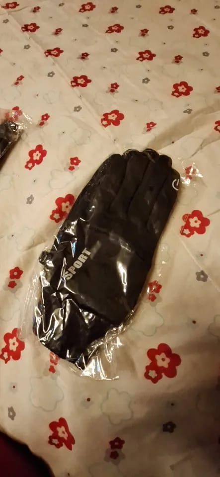 Customer photo review of Ultimate Winter Gloves