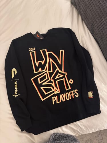 Customer photo review of WNBA Delivery Crew