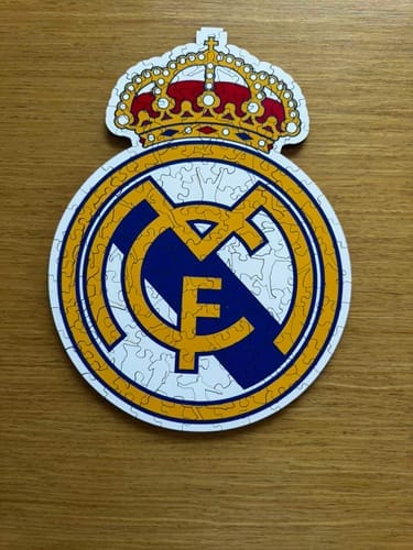 Customer photo review of Real Madrid CF® Logo - Holzpuzzle