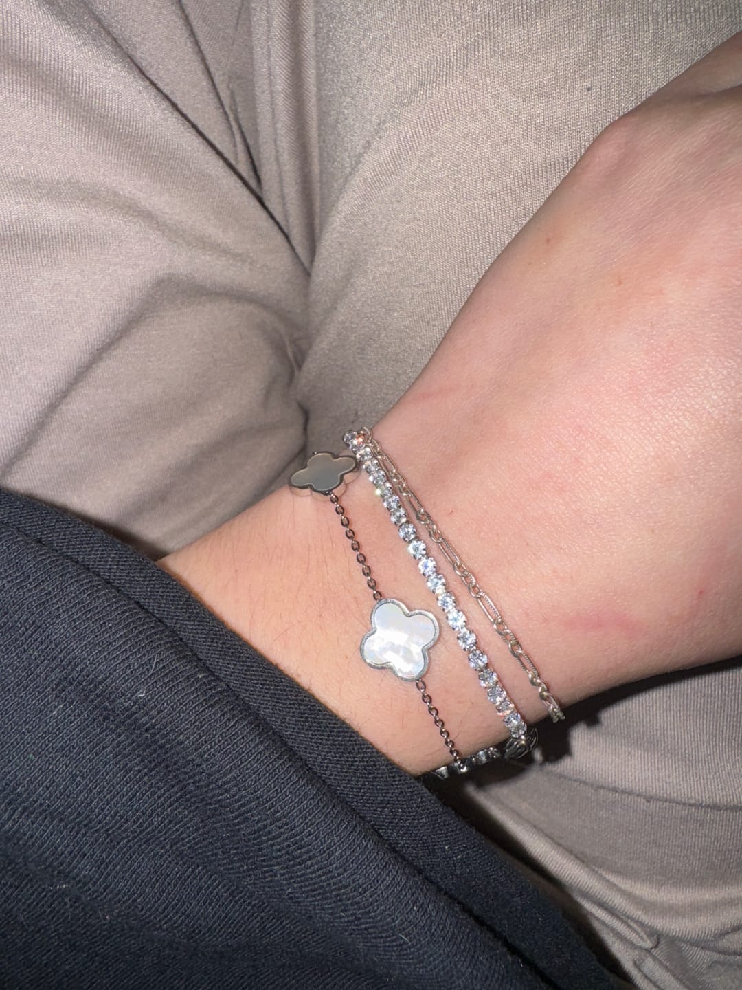 Customer photo review of Clover Perlmutt Armband | 18K vergoldet