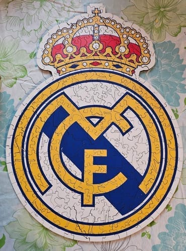 Customer photo review of Real Madrid CF® Logo - Holzpuzzle
