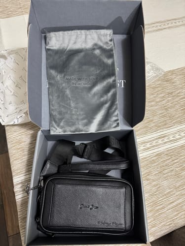 Customer photo review of Crossbody Sinaloa XS Negro Flotter