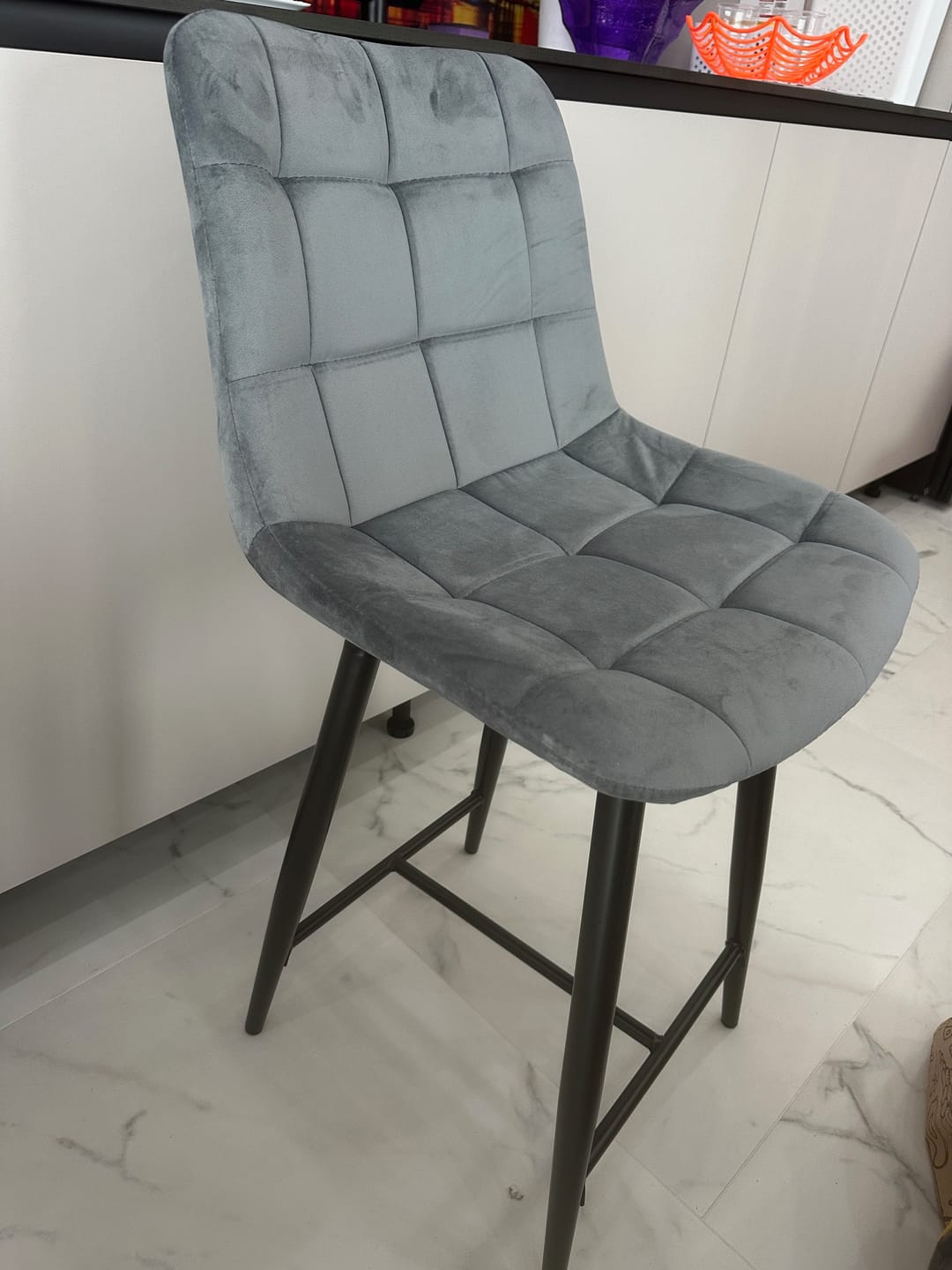 Customer photo review of Scaun bar CHIC H-2, gri/negru mat, stofa catifelata/metal, 45x37x92 cm